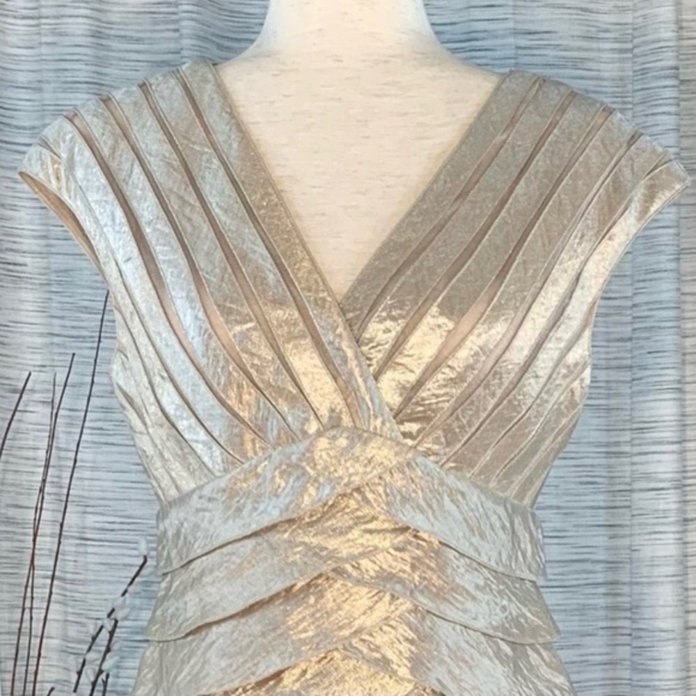Cache shimmering champagne sleeveless shuttered party dress. - Picture 3 of 15